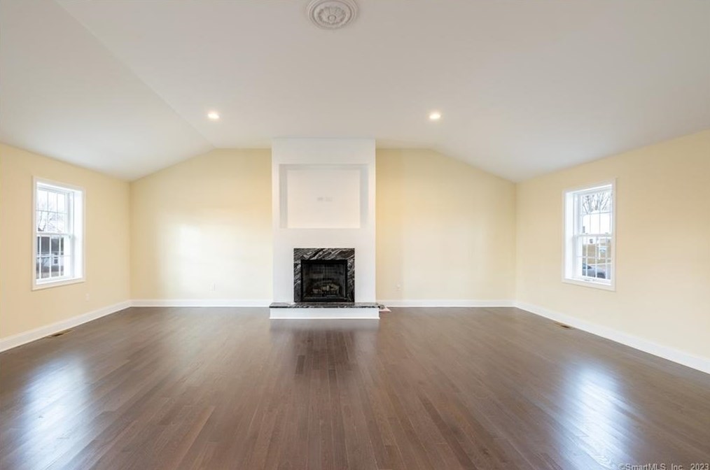 50 Fawn Meadow Dr, Union City, CT 06770-3577