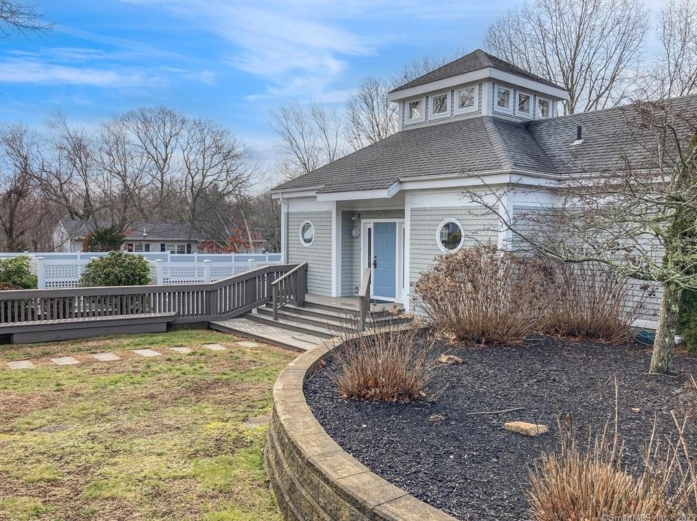 233 Mansfield Grove Rd, New Haven CT  06512-4804 exterior