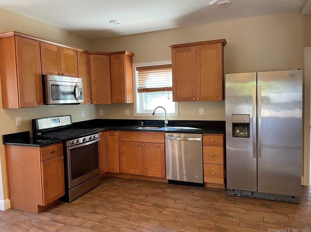 17 Lester Ave #1, Pawcatuck, CT 06379