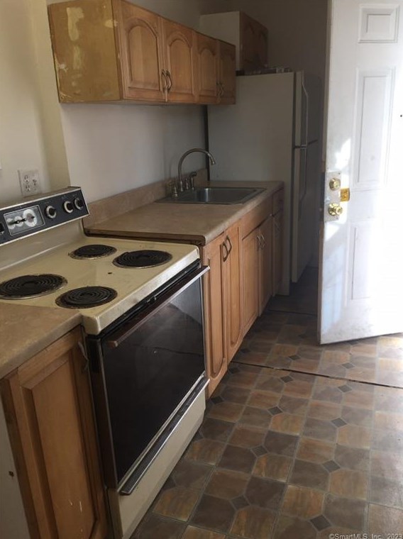 1345 State St, New Haven CT 06511-3928 exterior