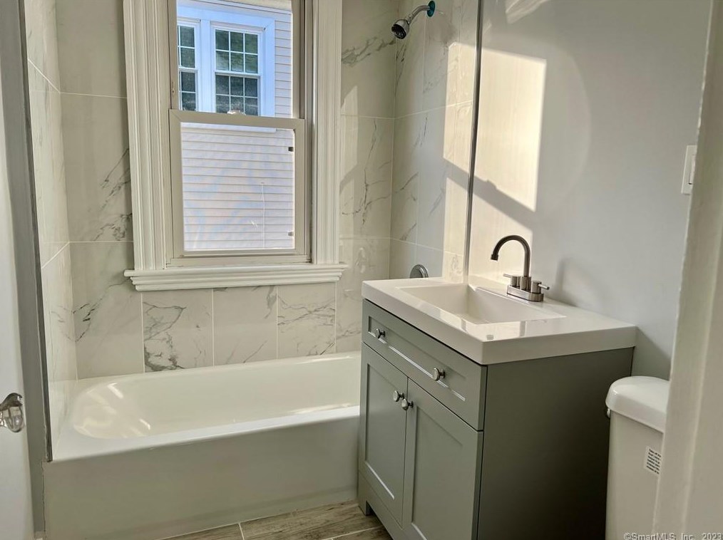 19 Florence Ave, New Haven CT  06516-7946 exterior