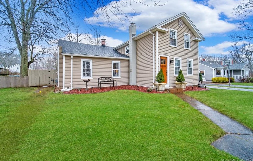 33 Hanover St, Wallingford, CT 06492