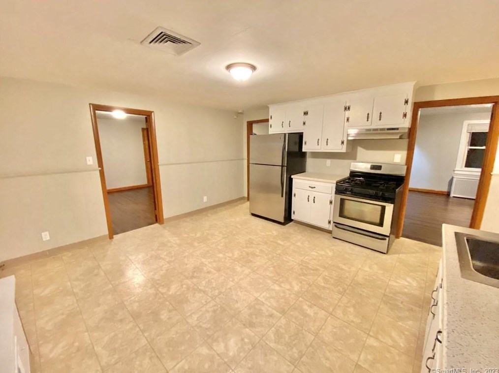 637 Burritt St #2nd Fl, New Britain, CT 06053