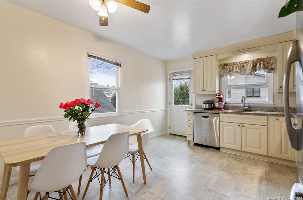 15 Neil Ln, Riverside, CT 06878