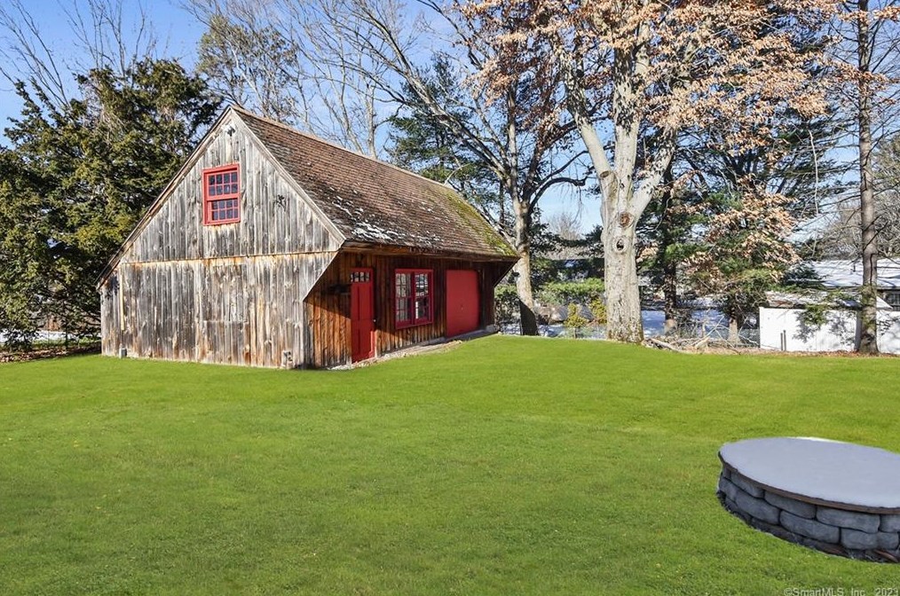 78 Green Manor Dr, Hartford, CT 06118