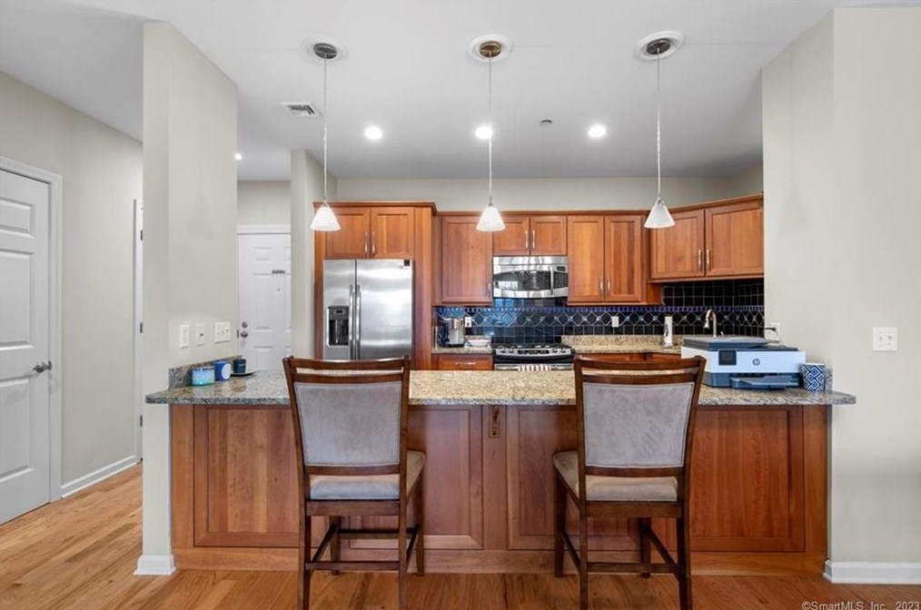 60 Maple St #39, Branford, CT 06405