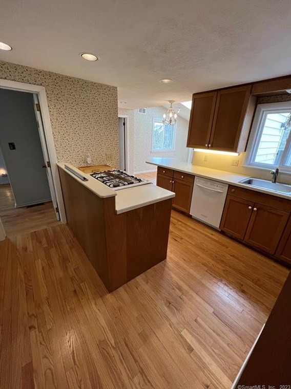 41 Ballard Dr, Hartford, CT 06119