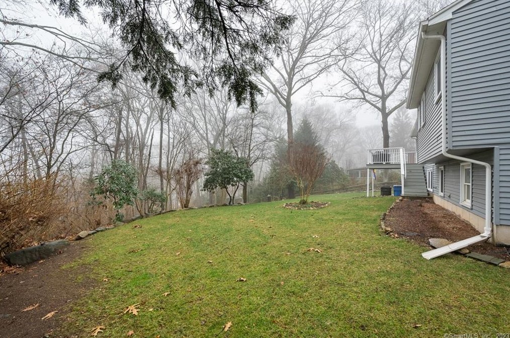 5 Alden Dr, Clinton CT  06413-1501 exterior