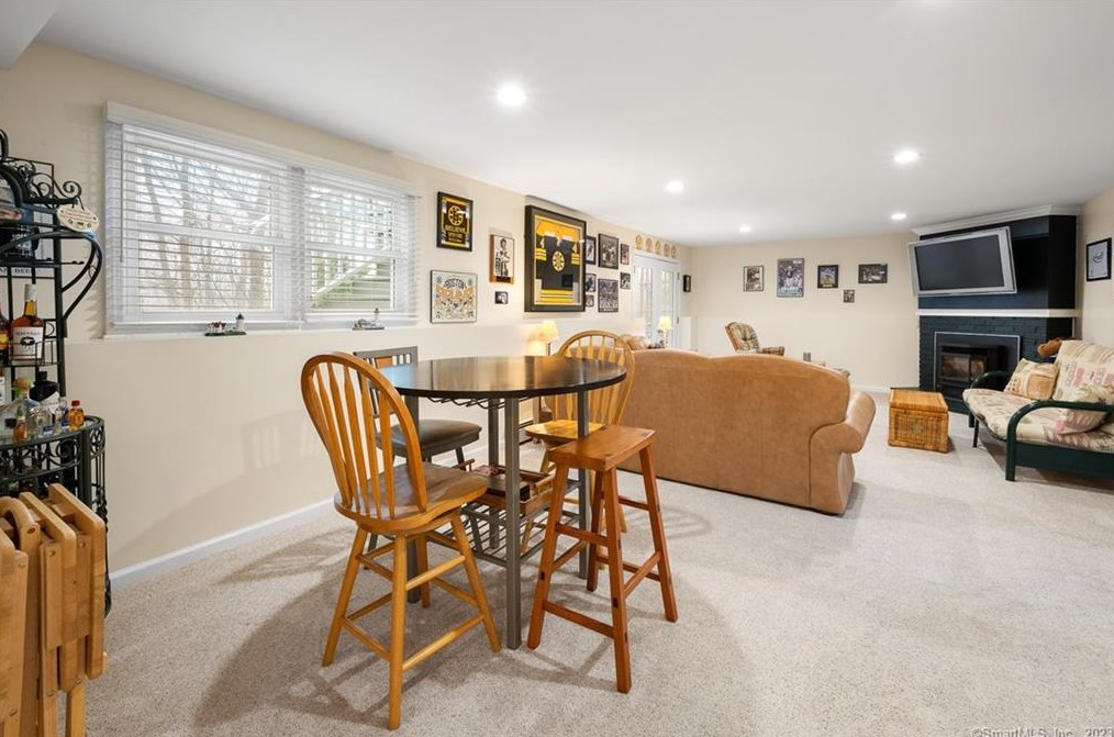 5 Alden Dr, Clinton CT  06413-1501 exterior