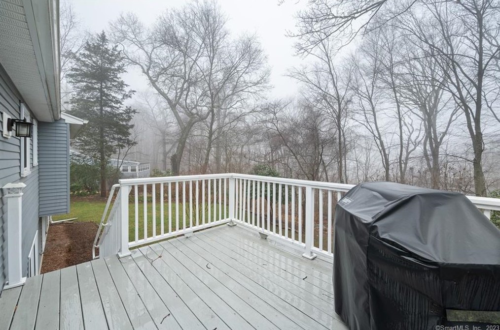 5 Alden Dr, Clinton CT  06413-1501 exterior