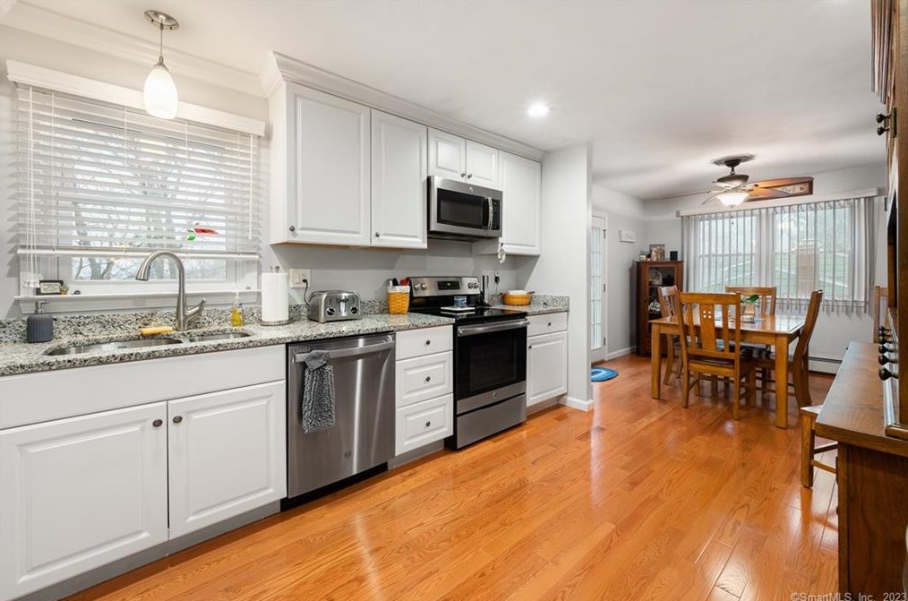 5 Alden Dr, Clinton CT  06413-1501 exterior