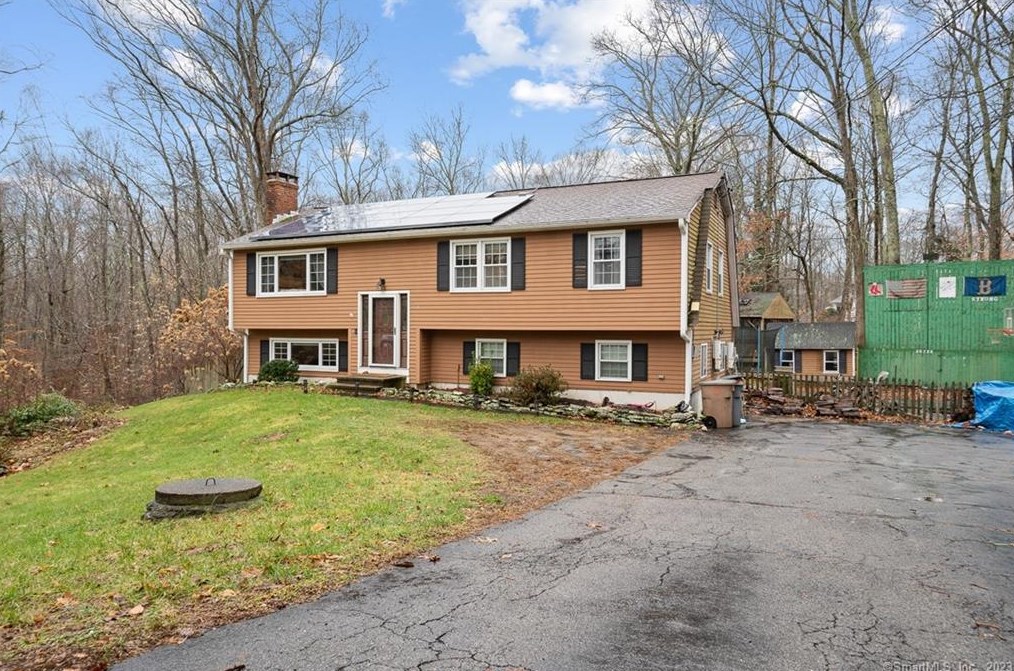 105 Dean Rd, East Lyme, CT 06333