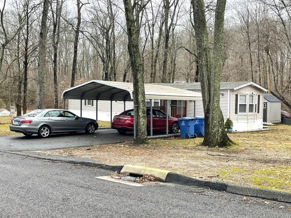 126 Meeting House Ln, Chesterfield, CT 06370-1307