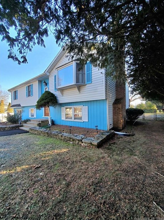 15 Sandra Dr, Hartford, CT 06118-1948