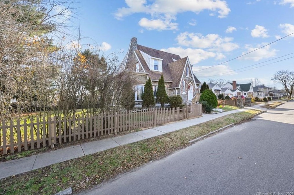 708 Sedgewick Ave, Stratford, CT 06615
