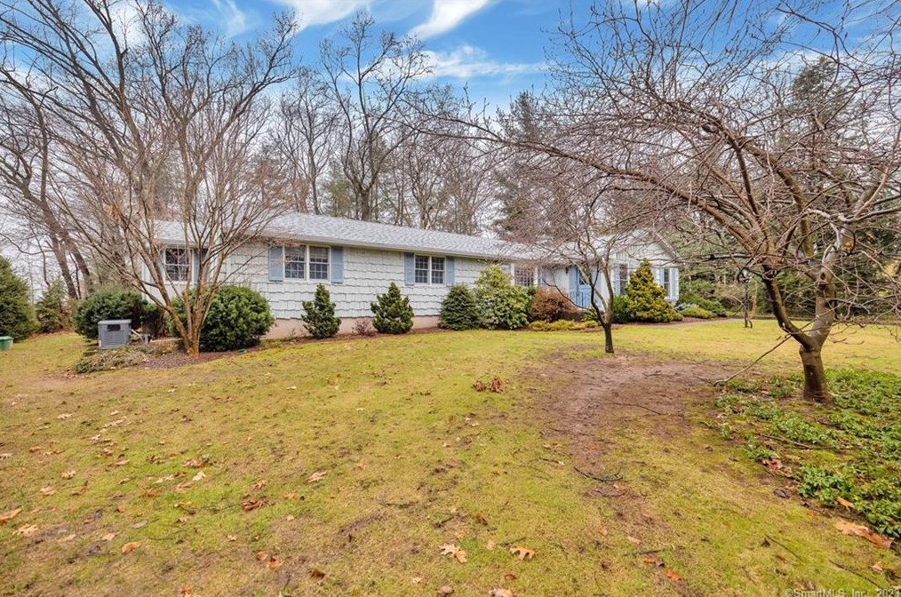 7 Standish Rd, Ellington, CT 06029