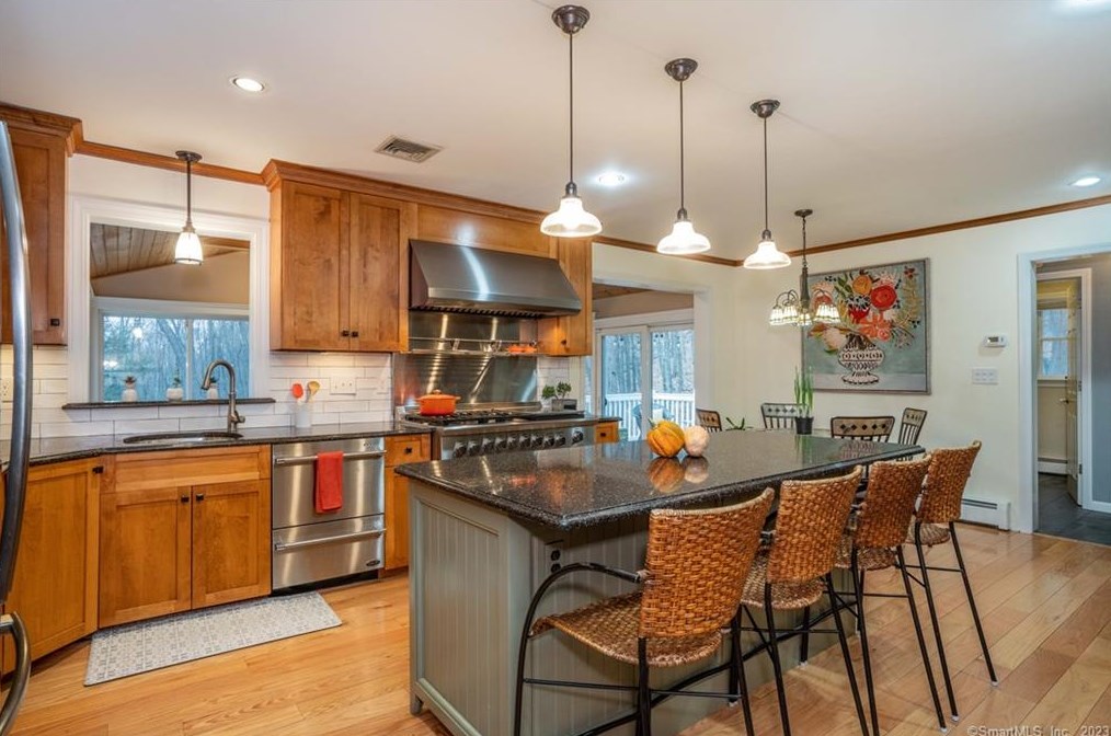 34 Taine Mountain Rd, Unionville CT  06013-1912 exterior