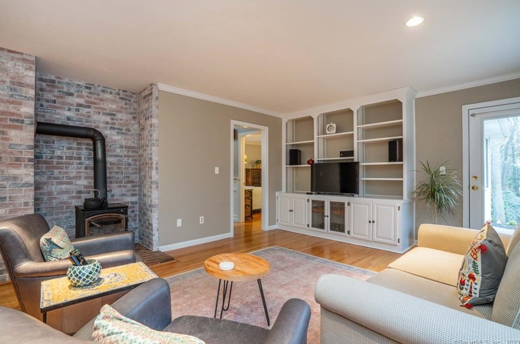 34 Taine Mountain Rd, Unionville CT  06013-1912 exterior