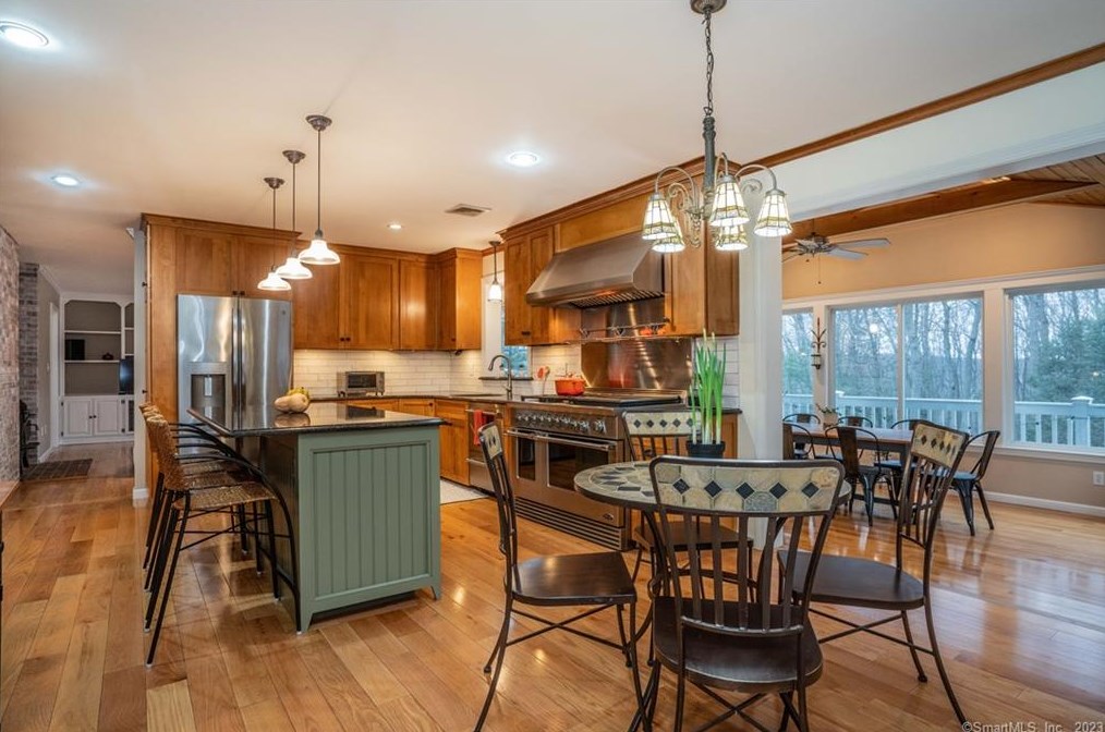 34 Taine Mountain Rd, Unionville CT  06013-1912 exterior