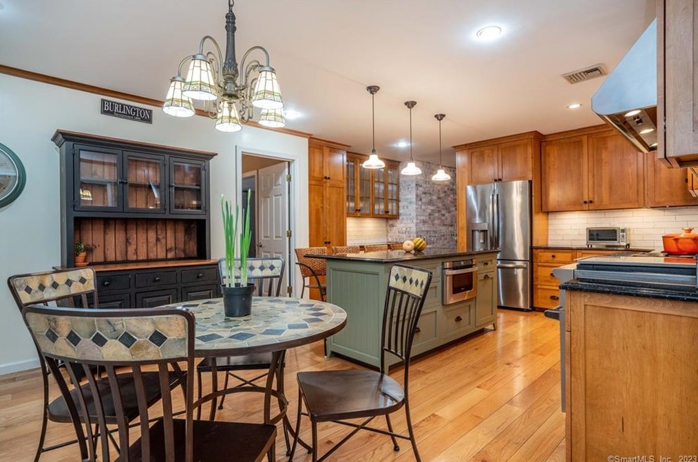 34 Taine Mountain Rd, Unionville CT  06013-1912 exterior