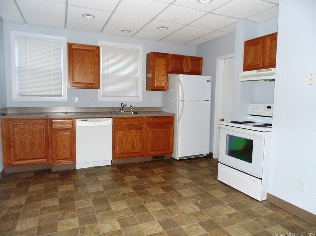 233 Elizabeth St, Derby, CT 06418