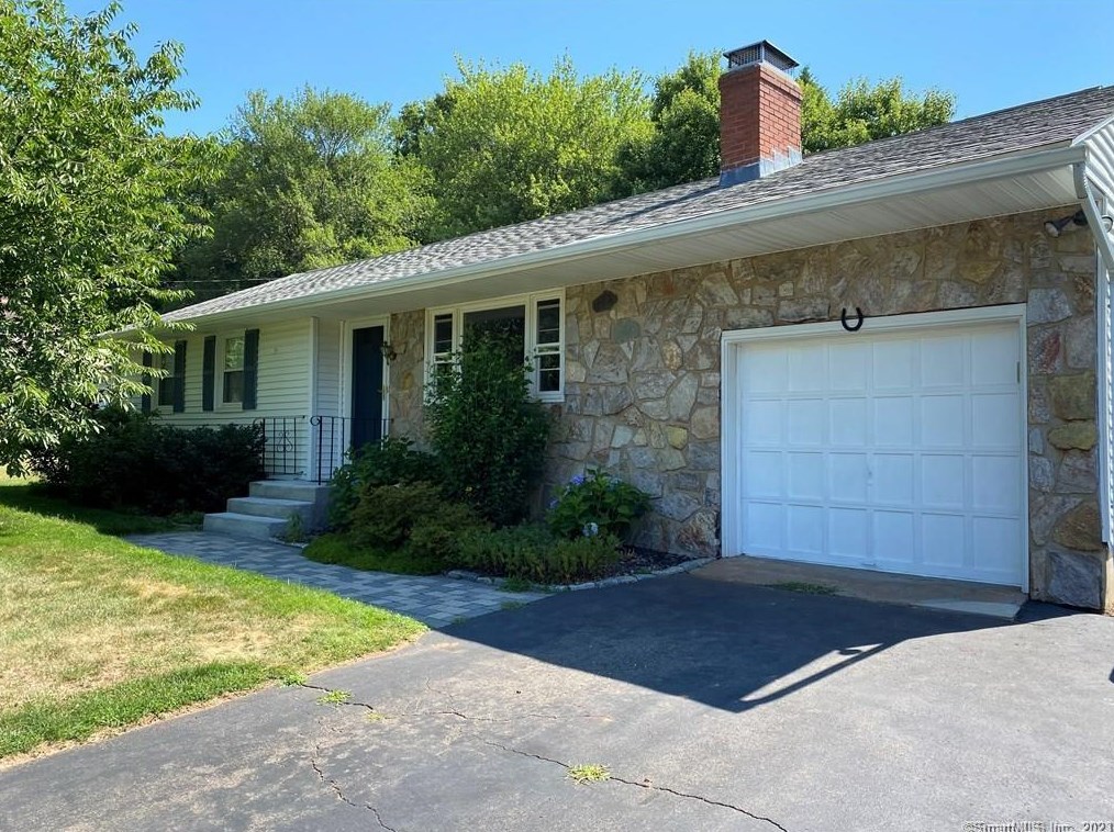 282 Abbe Rd, Wapping, CT 06074