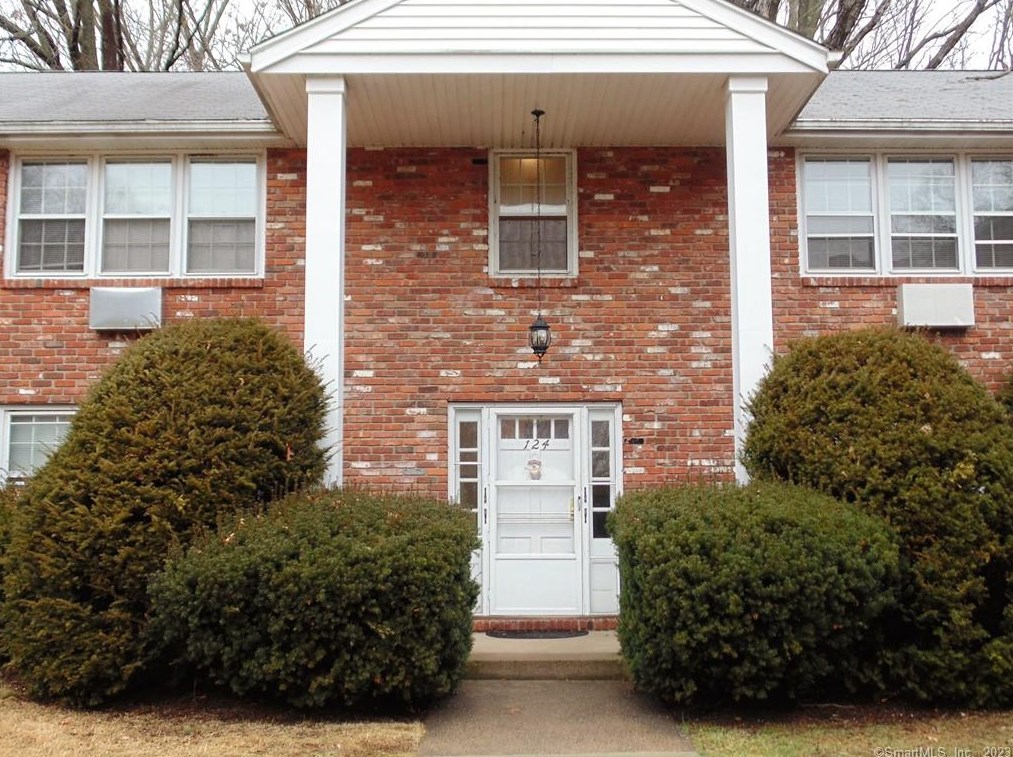 124 Country Club Rd #d, Cheshire, CT 06410