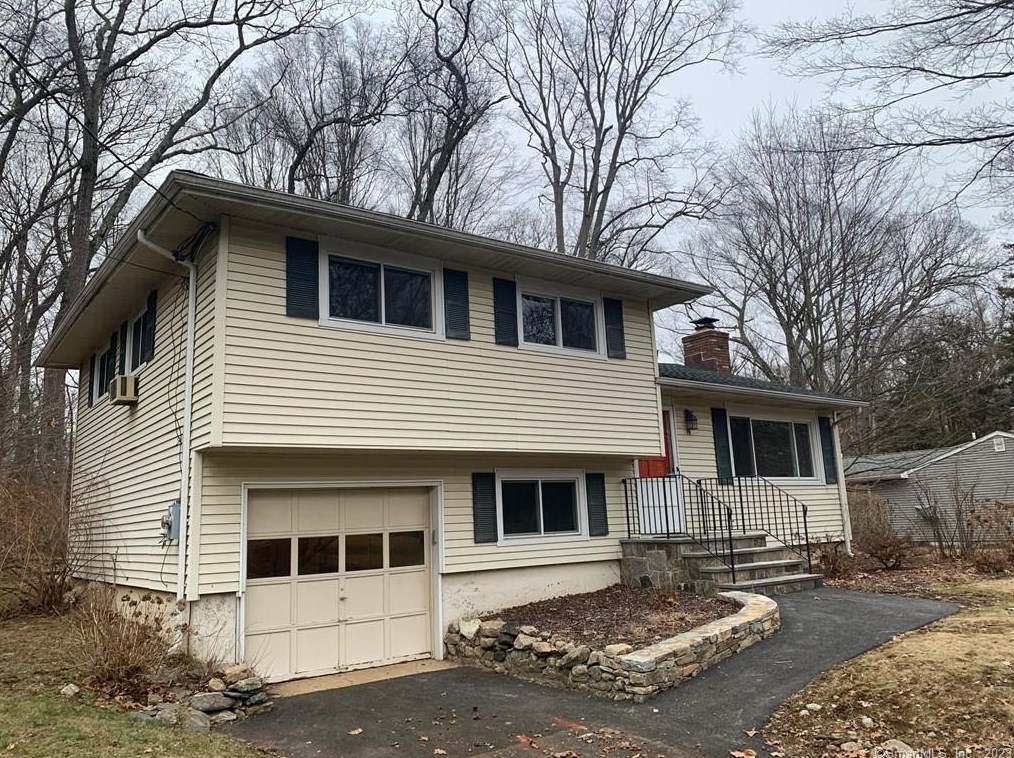 19 Mohawk Dr, Norwalk, CT 06851