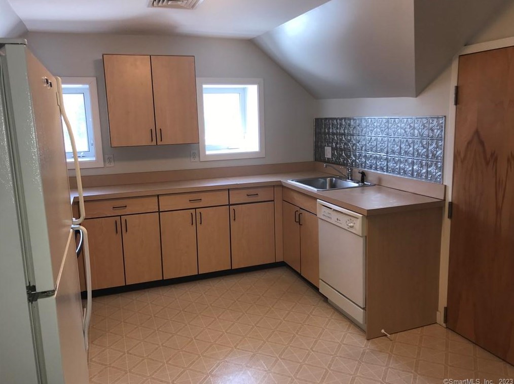 159 Center St #4, Huntington, CT 06484