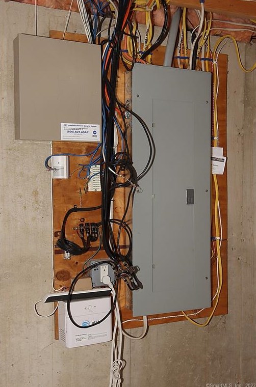 31 Meadow Brook Pl, Union City CT  06770-4789 exterior