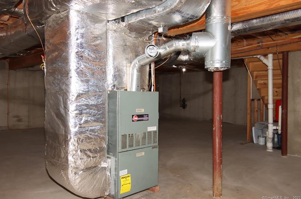 31 Meadow Brook Pl, Union City CT  06770-4789 exterior