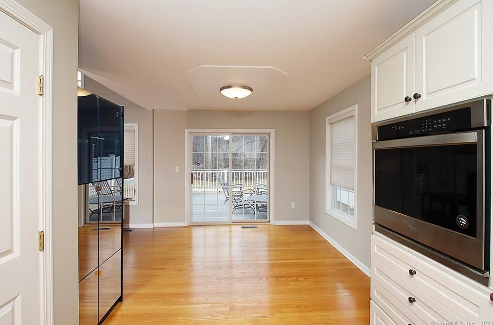 31 Meadow Brook Pl, Union City CT  06770-4789 exterior