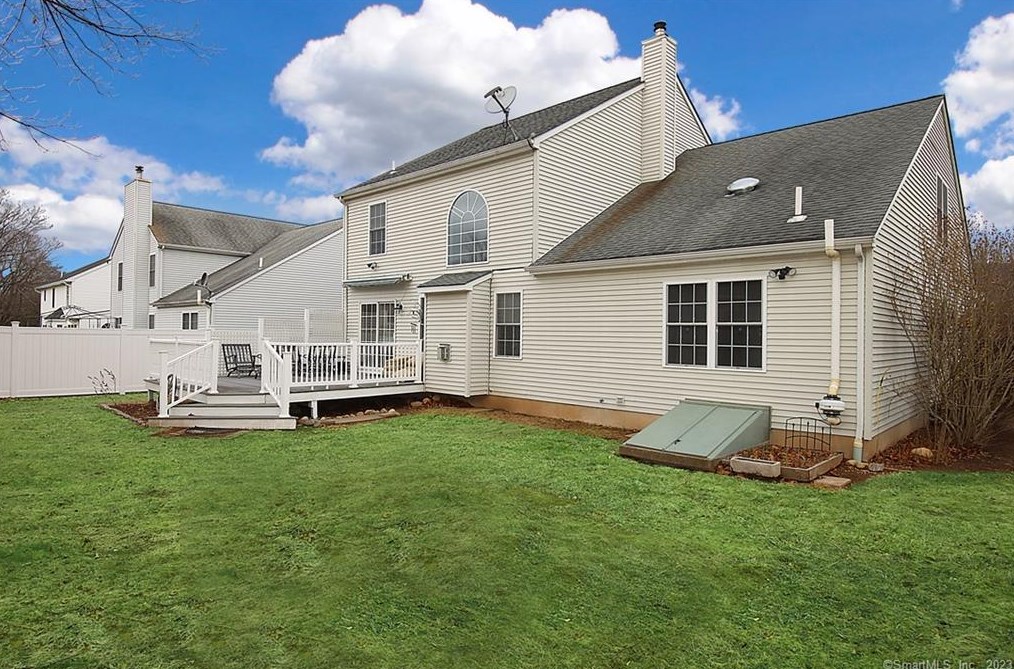 31 Meadow Brook Pl, Union City CT  06770-4789 exterior