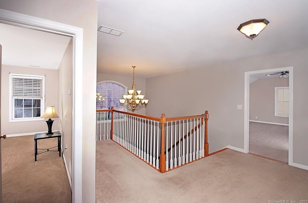 31 Meadow Brook Pl, Union City CT  06770-4789 exterior