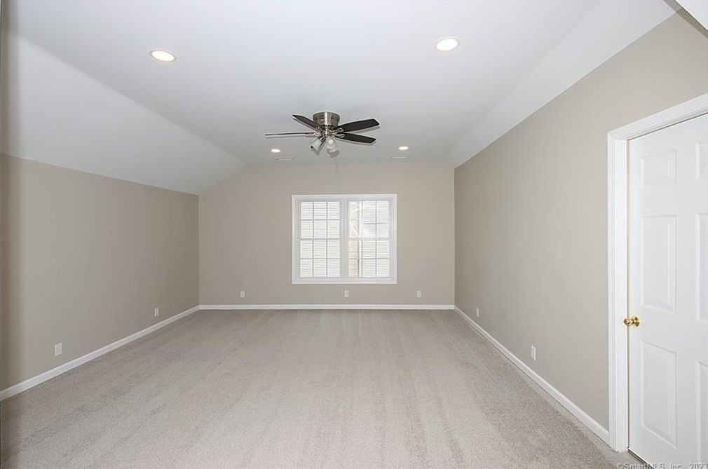 31 Meadow Brook Pl, Union City CT  06770-4789 exterior