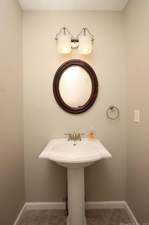 31 Meadow Brook Pl, Union City CT  06770-4789 exterior