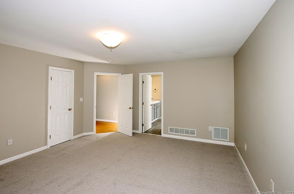 31 Meadow Brook Pl, Union City CT  06770-4789 exterior