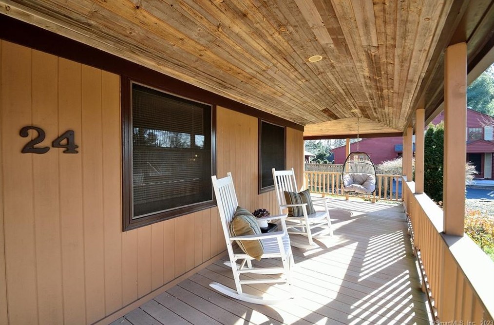 24 Fernbel Ln, Hartford, CT 06107