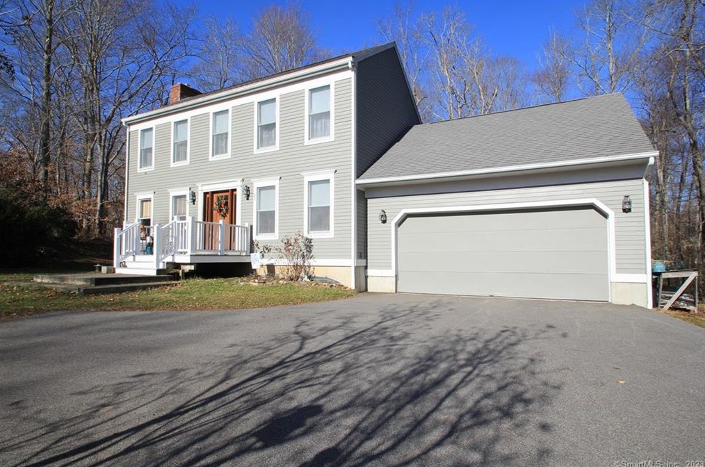 5 King James Dr, East Lyme, CT 06333