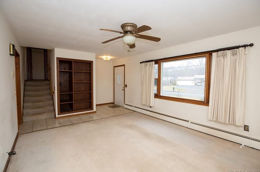 25 Humming Bird Dr, Northford, CT 06472