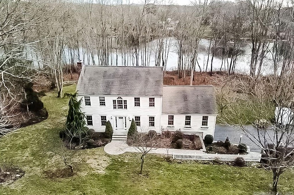 69 Johnson Pond Ln, Westbrook, CT 06498