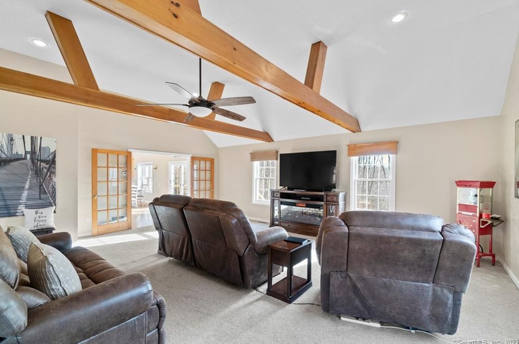 211 Devonshire Ln, Madison CT  06443-8131 exterior