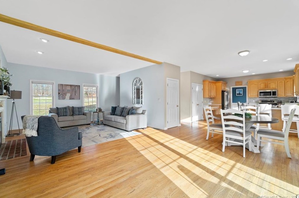 211 Devonshire Ln, Madison CT  06443-8131 exterior