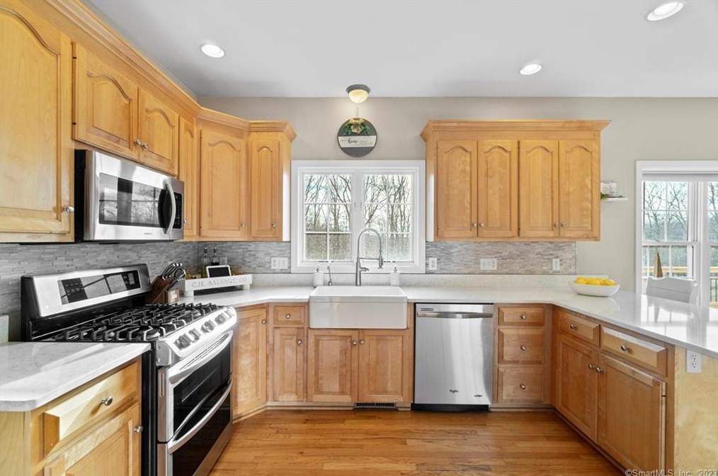 211 Devonshire Ln, Madison CT  06443-8131 exterior