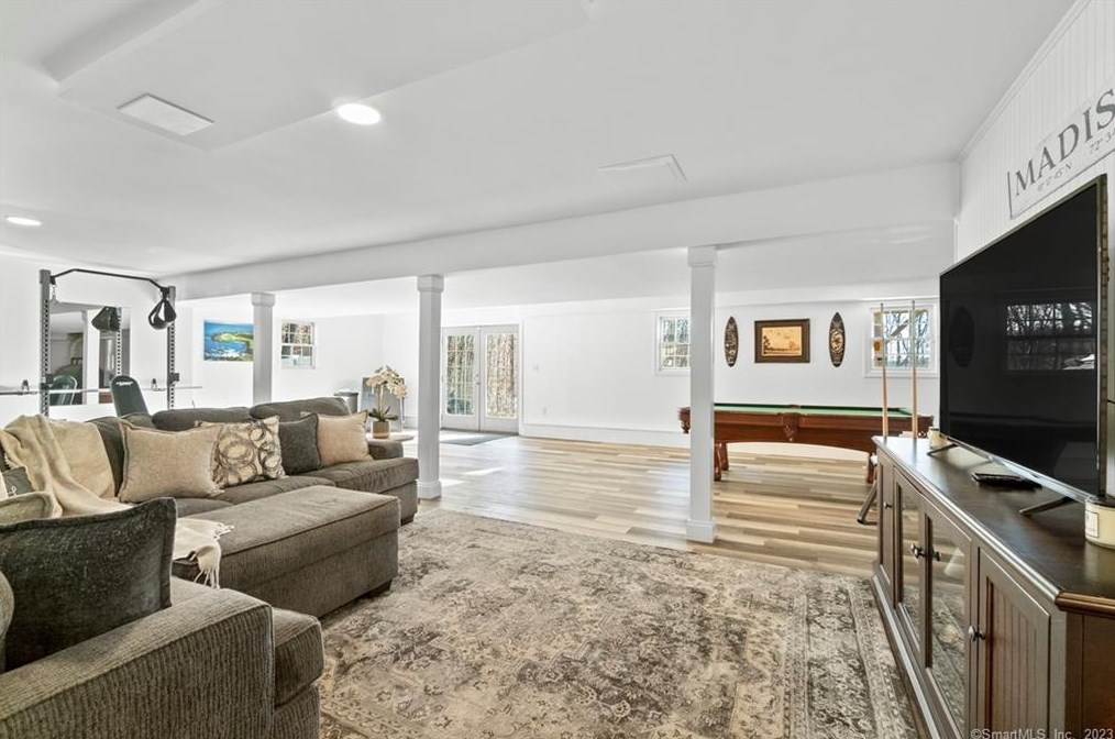 211 Devonshire Ln, Madison CT  06443-8131 exterior