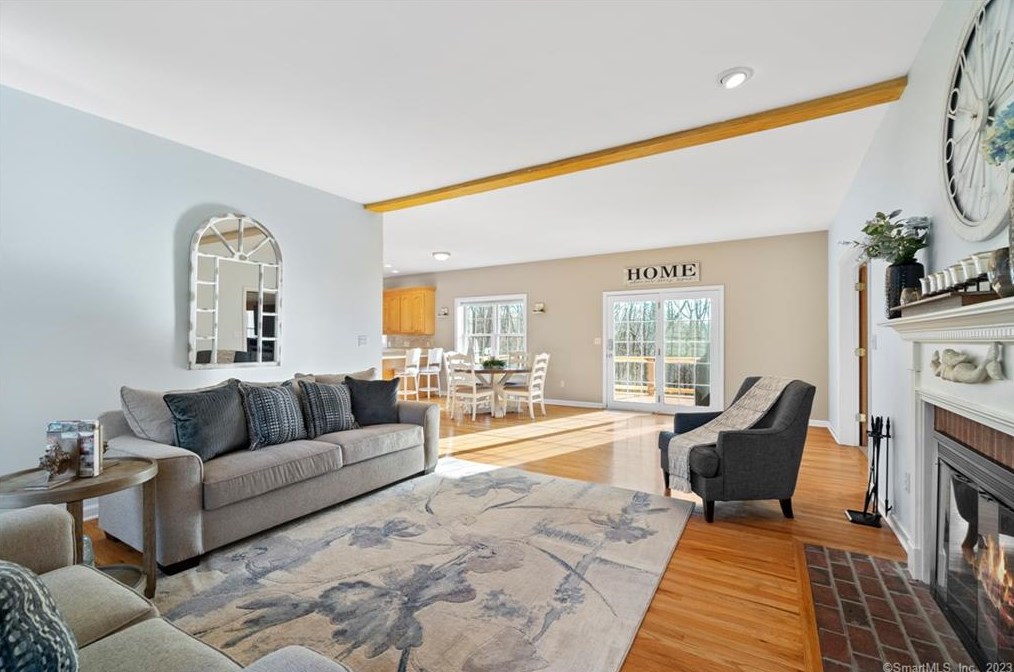 211 Devonshire Ln, Madison CT  06443-8131 exterior