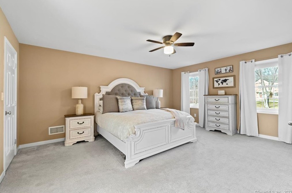 211 Devonshire Ln, Madison CT  06443-8131 exterior