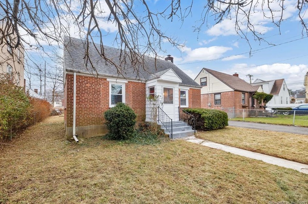 171 Roosevelt St, Hartford CT  06114-3049 exterior