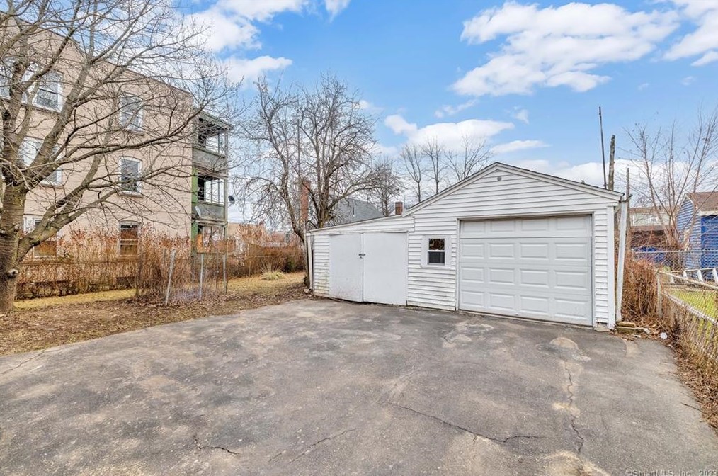 171 Roosevelt St, Hartford CT  06114-3049 exterior