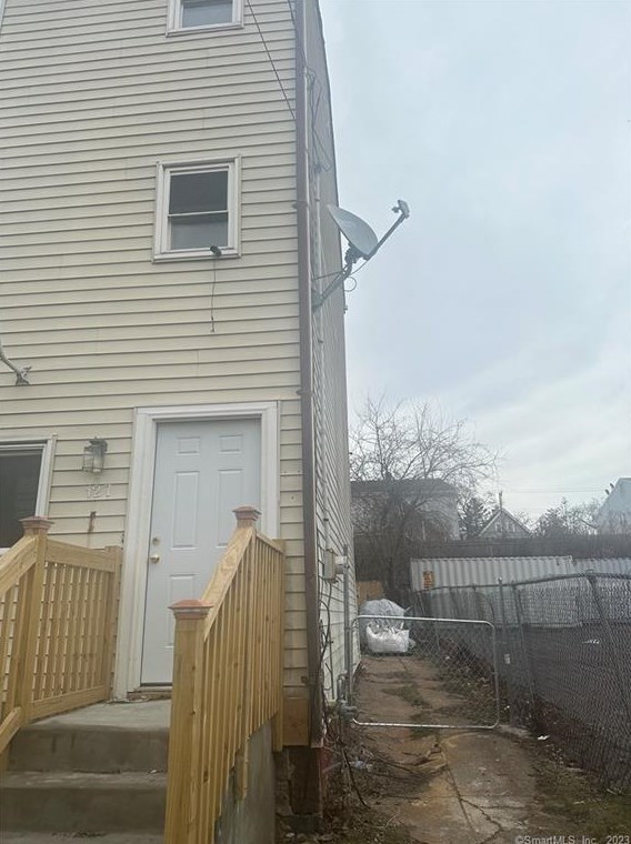 127 Haven St, New Haven CT  06513-3523 exterior